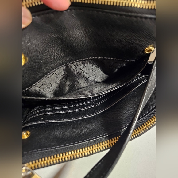 MICHAEL KORS Black crossbody leather bag with MK logo - Picture 6 of 16